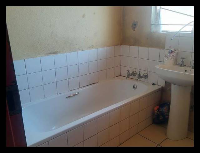 2 BEDROOM HOUSE FOR SALE IN PROTEA GLEN